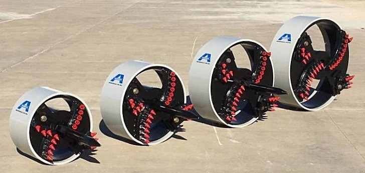 The GRS-50 Cutter Heads meet the outside diameter of common steel casing pipe in 24-inch (610 mm), 30-inch (762 mm), 36-inch (914 mm) and 42-inch (1,067 mm) diameters. The GRS-50 Cutter Heads meet the outside diameter of common steel casing pipe in 24-inch (610 mm), 30-inch (762 mm), 36-inch (914 mm) and 42-inch (1,067 mm) diameters.