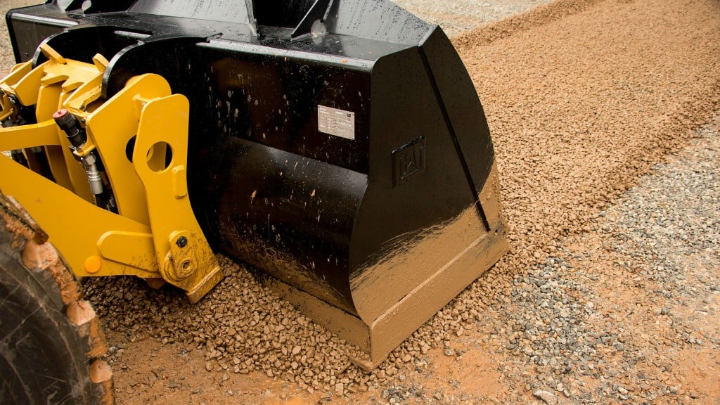 The new Performance Series flat-floor buckets are designed specifically for Cat M and K Series small wheel loaders. 