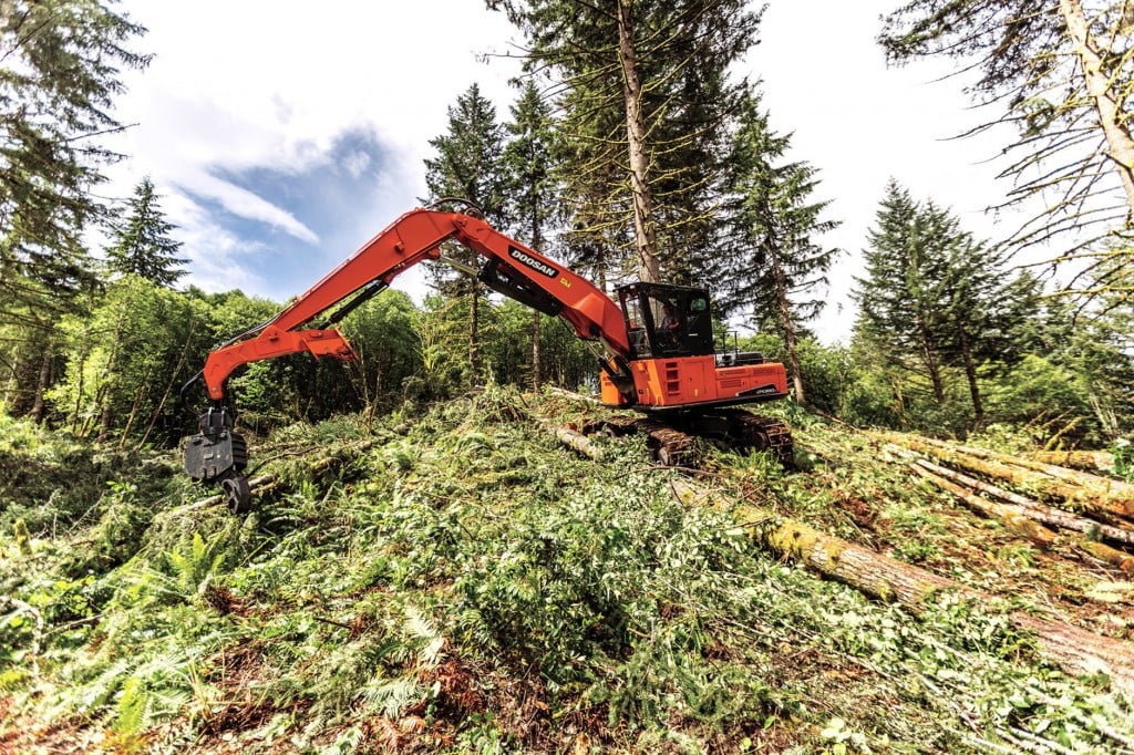 High swing torque and long reach benefit Doosan log loader