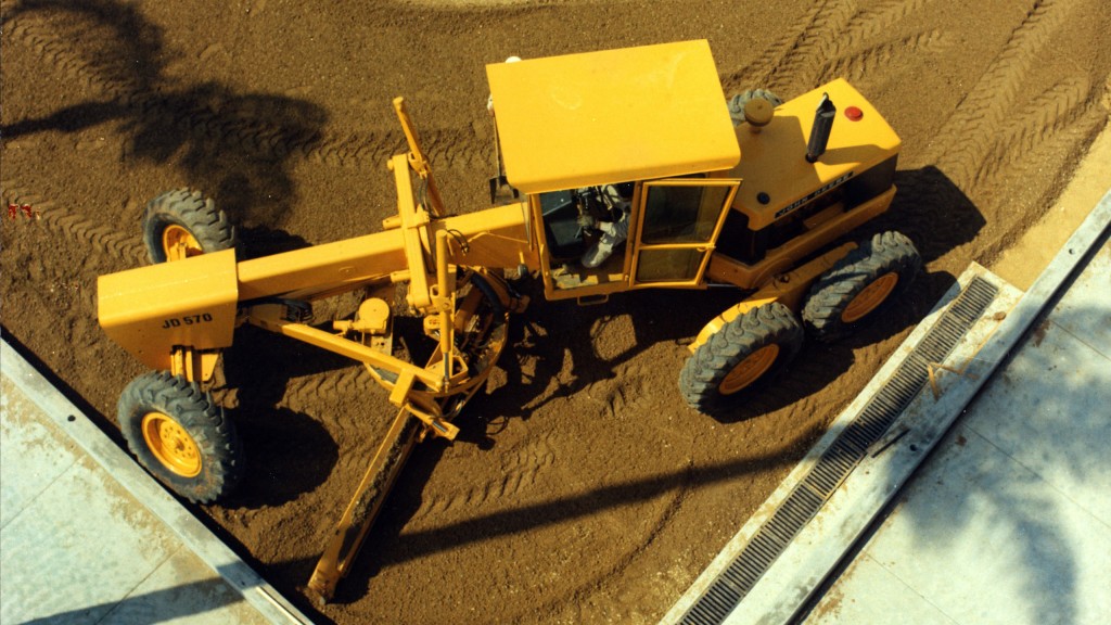 Fifty years of motor grader innovation commemorated at CONEXPO-CON/AGG