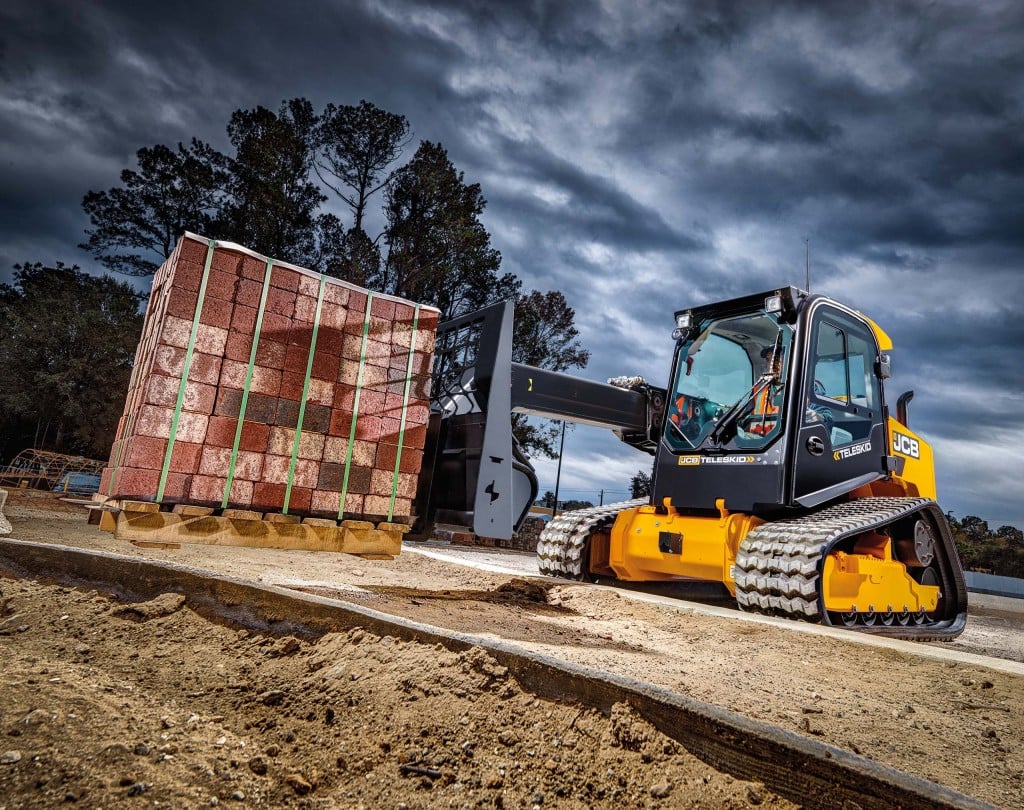 JCB Teleskid is world's first skid steer and compact track loader with a telescopic boom