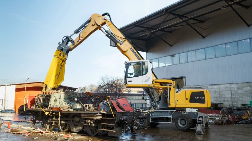 Liebherr LH 40 M Industry Litronic  provides maximum handling capacity and low fuel consumption