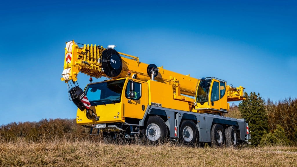 Economical all-rounder on four axles: Liebherr unveils the new economical and versatile LTM 1090-4.2 mobile crane 
