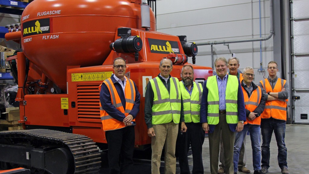 (From left to right) Edgar J Chavez, ALLU USA, President/CEO; Ben Dutton, Vice President of Sales & Marketing, ECA; Ray Kemppainen, Branch Manager, ECA; Roy Kern, Chief Executive Officer, ECA; (behind) Steve Stoker, Materials Processing National Sales Manager, ALLU USA; Fredrik Dromberg, Vice President – Process Equipment, ALLU; Mikko Kuronen, Production Engineer, ALLU.