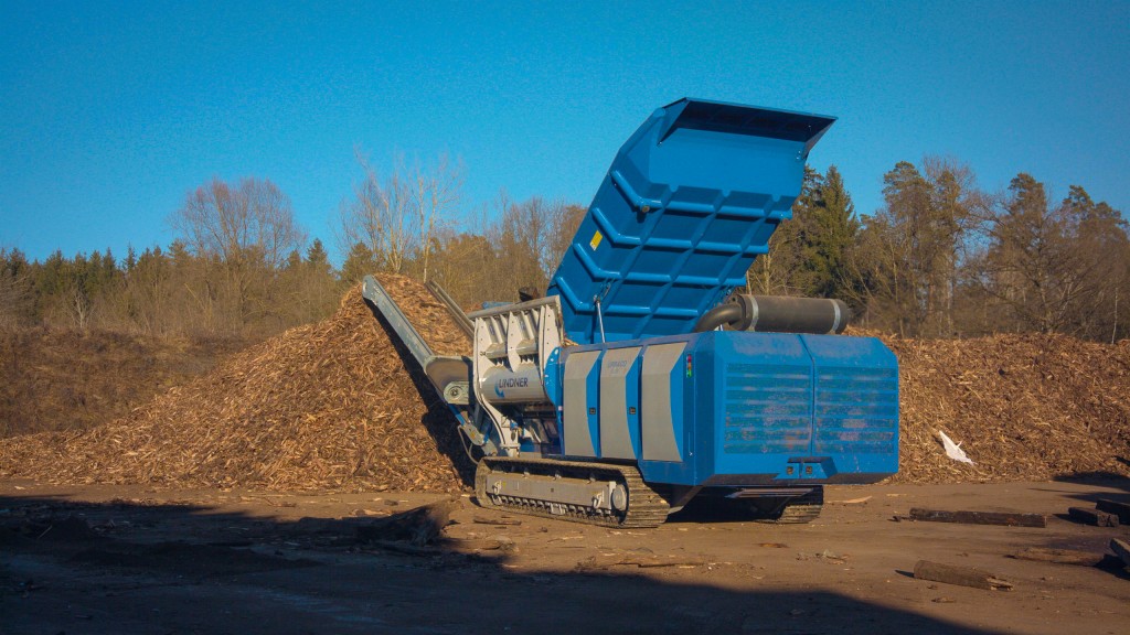 Linder’s Urraco 95 mobile primary two-shaft shredder features a powerful engine, long working length and aggressive input. 