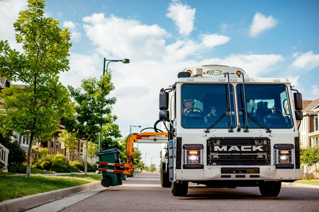 Mack Trucks Signs MOU with Lytx