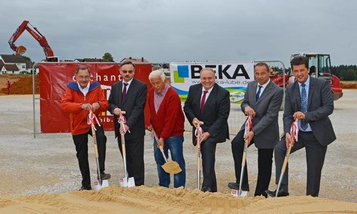 At the groundbreaking ceremony in Wannberg (from left to right): Rainer Brendel; Rudolf Brendel; Alois Dechant, Building Contractor; Bernhard Köppel, BAIER + KÖPPEL President; Oswald Lodes, Production Manager; Stefan Frühbeißer, First Mayor of the City of Pottenstein.