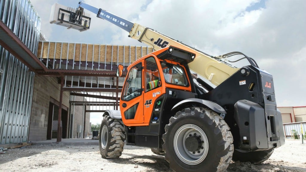 Optional SmartLoad technology is available on the JLG 1644 high-capacity telehandler.