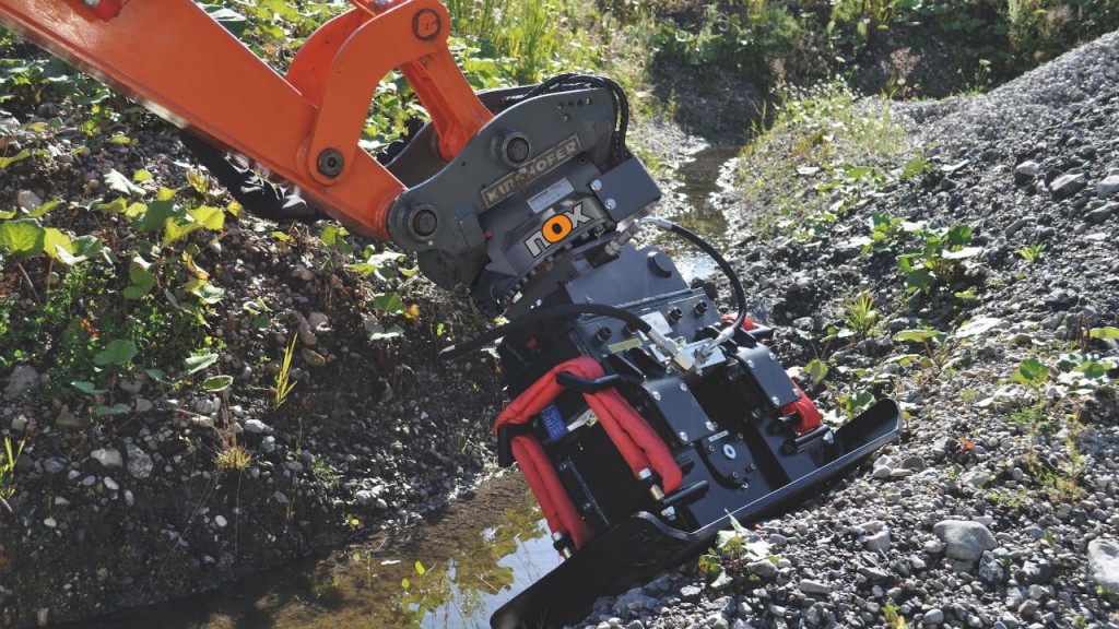 According to Kinshofer, the NOX-Tiltrotator's cylinderless design provides a narrower tool than other manufacturers' tiltrotators.