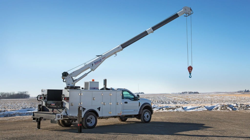 The 6521 telescopic crane from Stellar Industries offers boom articulation of -10 to +80 degrees.