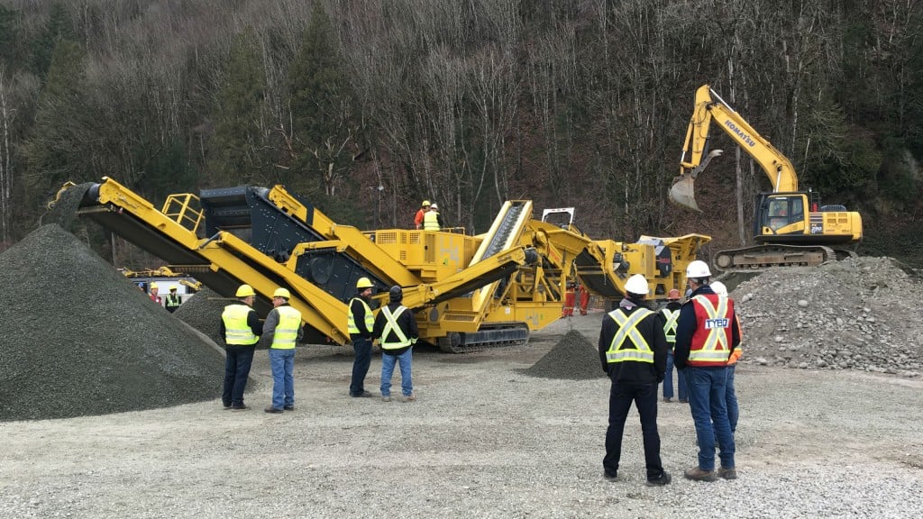 Frontline Machinery demoed the Keestrack hybrid track-mounted H4 cone crusher in Chilliwack, B.C.