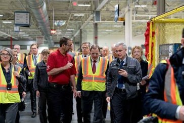 Swedish Prime Minister Stefan Löfven, Swedish Ambassador to the United States Karin Olofsdotter and Volvo Group President and CEO Martin Lundstedt recently visited the Volvo Group North America’s powertrain facility in Hagerstown, Maryland, for a dialogue session with employees. Pictured left to right: Ambassador Karin Olofsdotter, UAW Local 171 President Dave Dopp, Prime Minister Stefan Löfven and Vice President of Powertrain Production Pierre Jenny.