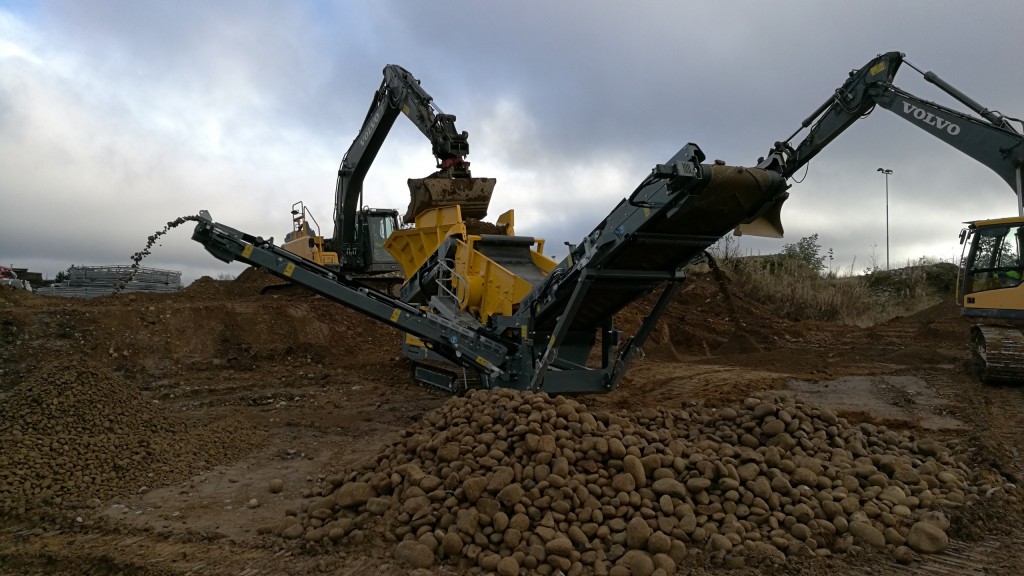 The Rubble Master HS3500M compact tracked scalping screen.