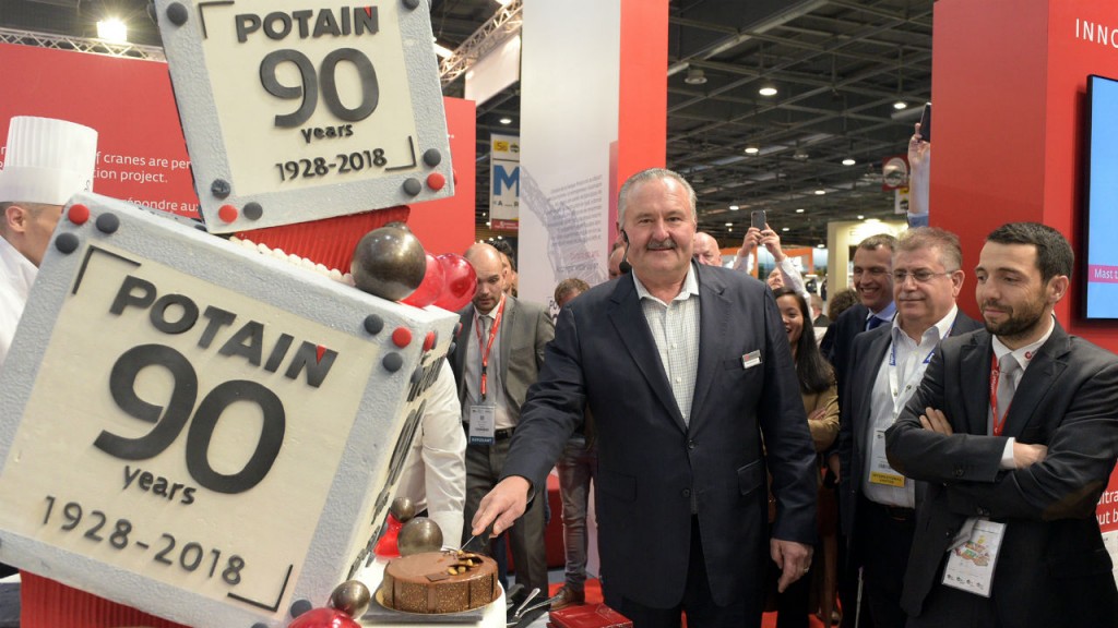 Manitowoc President and CEO Barry Pennypacker cuts the cake marking Potain's 90th anniversary at Intermat.