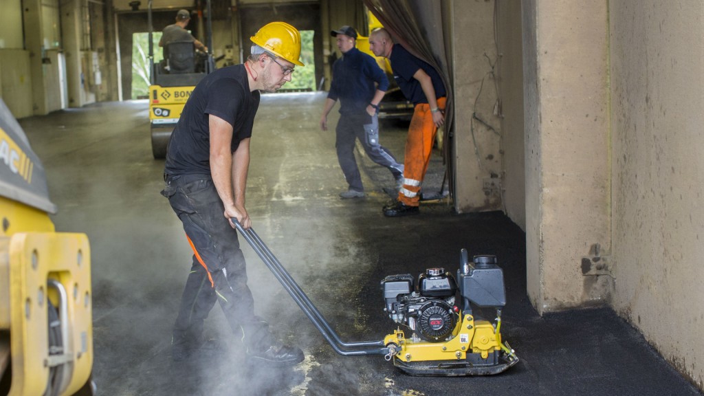 New lightweight Bomag single-direction plate compactor designed to avoid asphalt material pushing, shoving and scuffing