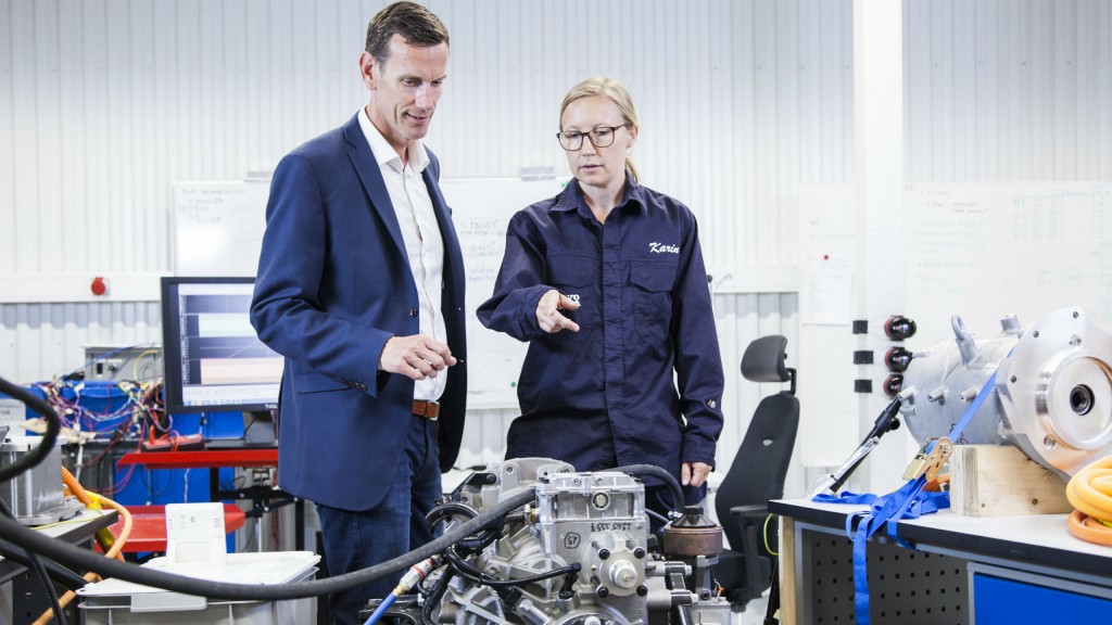 Volvo Penta’s chief technology officer, Johan Inden, and system engineer, Karin Åkman, discuss innovation for electromobility at the company’s new development-and-test laboratory in Gothenburg. 