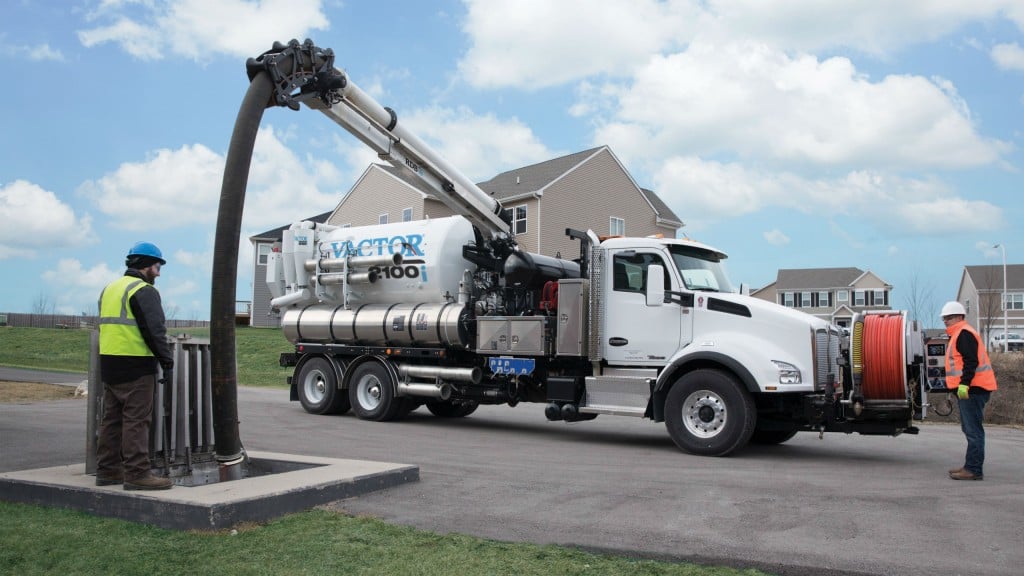 The patent-pending RDB 1015 boom telescopes 10 feet out and extends the debris hose an additional 15 feet down for faster cleaning of catch basins, manholes and lift stations.