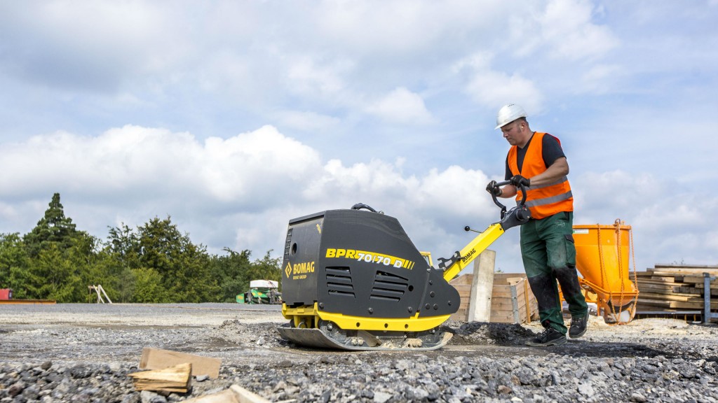 The comfort handle design is now available on all Bomag medium and large reversible plate models, ranging from the BPR 45/55 D to the BPR 70/70 D.