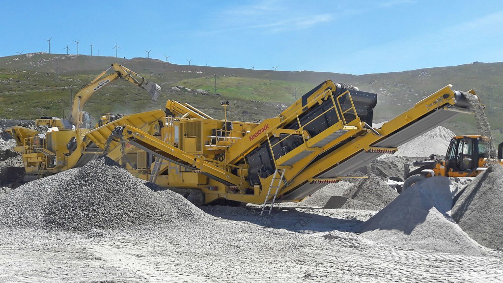 Operating as secondary crusher, the Keestrack H4e with its unique 3-deck hanging screen guarantees high productivity with up to four defined fractions.