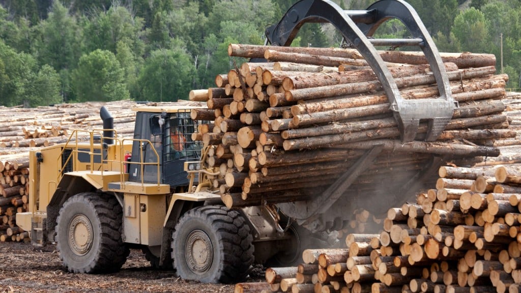 The business of recycling wood waste debris in the log sort yard 