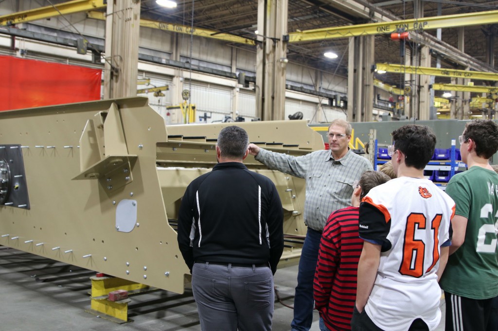 Al Van Mullem, P.E., vice president of engineering, Telsmith, Inc. introduces a Telsmith double-deck screen to the students. 