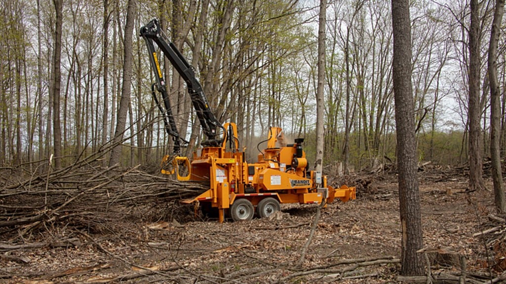 Bandit offers remote controlled Kesla loaders on larger hand-fed chippers