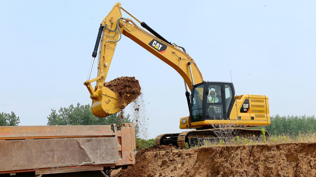 An outdoor demonstration will feature the Next Generation 320 and 323 excavators, which use an estimated 25 percent less fuel than predecessor models in certain applications.