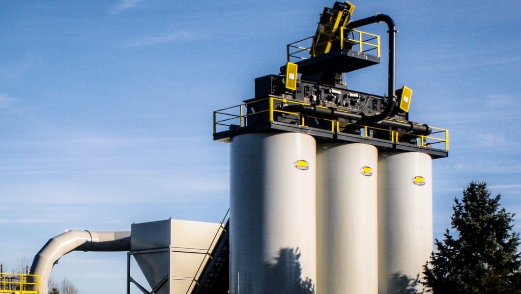 Asphalt Drum Mixers offers crane-set and self-erect asphalt storage silos