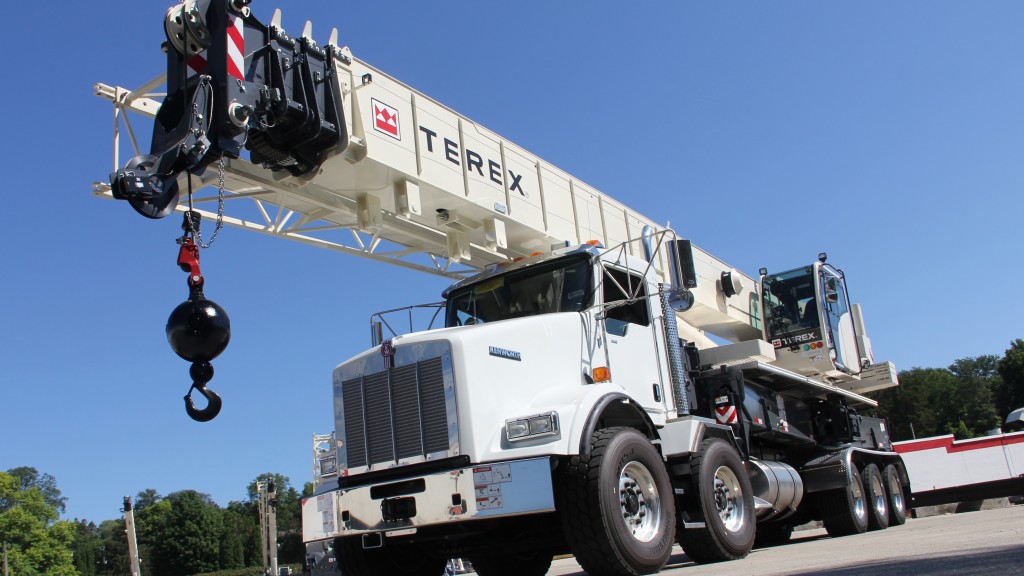 The Terex Crossover 8000 boom truck with a maximum lifting capacity of 80 US tons and a 126 ft main boom, offers contractors versatility that is cost-effective and productive in a wide range of lifting applications.