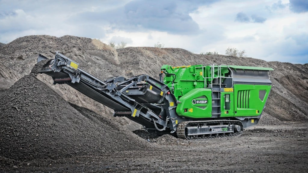 The Cobra 230 uses an extremely fuel efficient and high performing direct drive system to power the impact crusher.