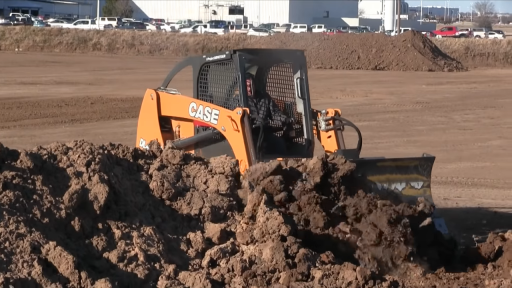 Case’s Project Minotaur is the world’s first hybrid dozer loader.