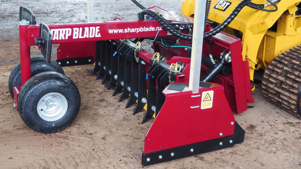 The SharpBlade has all of the critical features required for accurate, precision grading forwards and reverse, in a compact, efficient package.