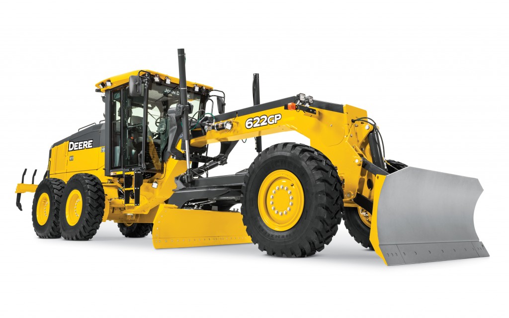 The European rollout focuses on the six-wheel drive 622GP and 672GP models that feature fuel efficient Final Tier 4 John Deere diesel engines (6.8L and 9.0L), boasting 227 (169kW) and 255 (190kW) horsepower respectively.