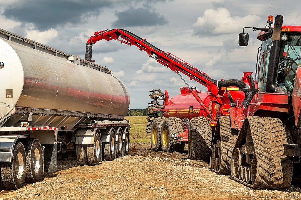 Transferring LysteGro fertilizer made from recovered biosolids.