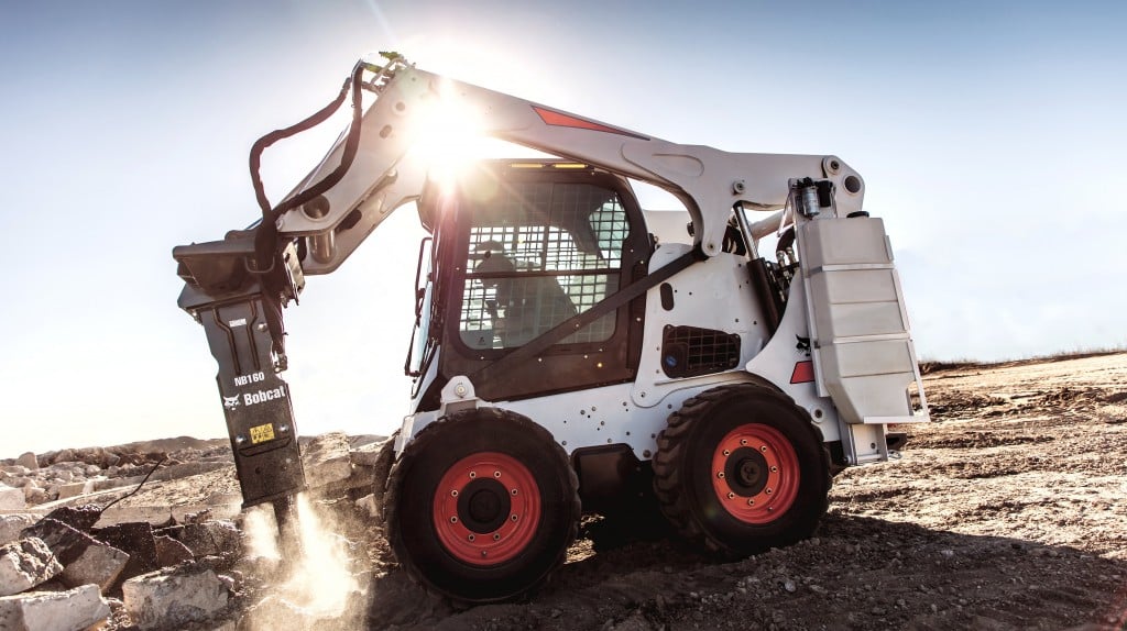 Devastate demolition jobs with the long piston stroke of the new Bobcat nitrogen breakers, while also experiencing relatively minimal recoil.