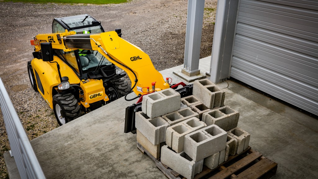 Although compact, the Gehl RS4-14 has a full size operators cab and a JSM joystick (Joystick Switch and Move) so the operator can control all hydraulic and directional functions with one hand.