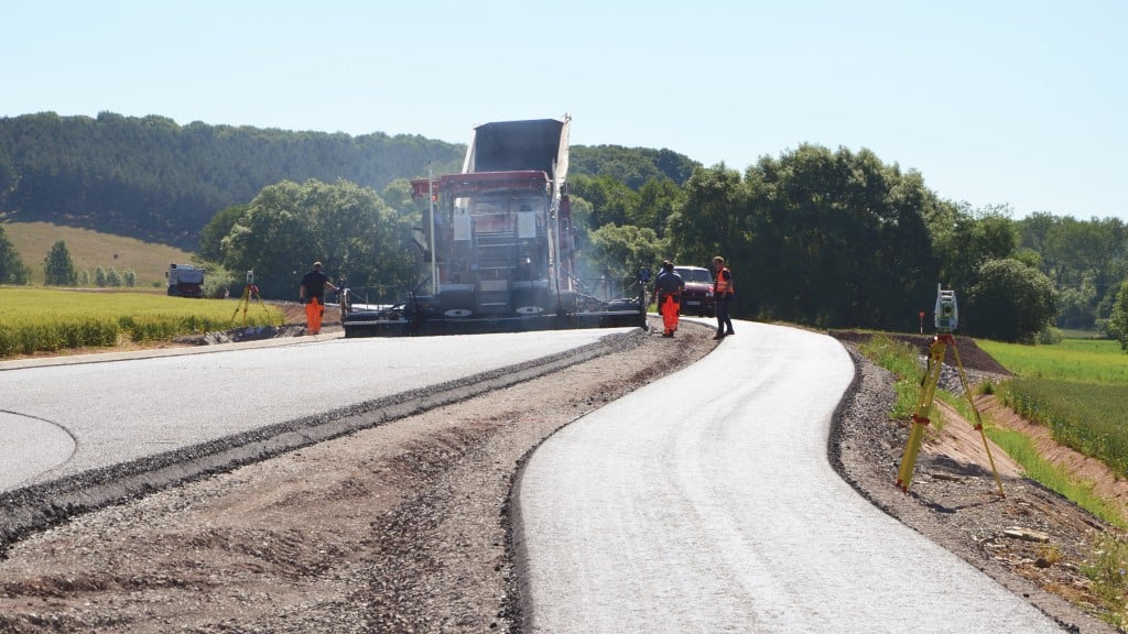 Expanded use of machine control adds efficiency to road construction operations