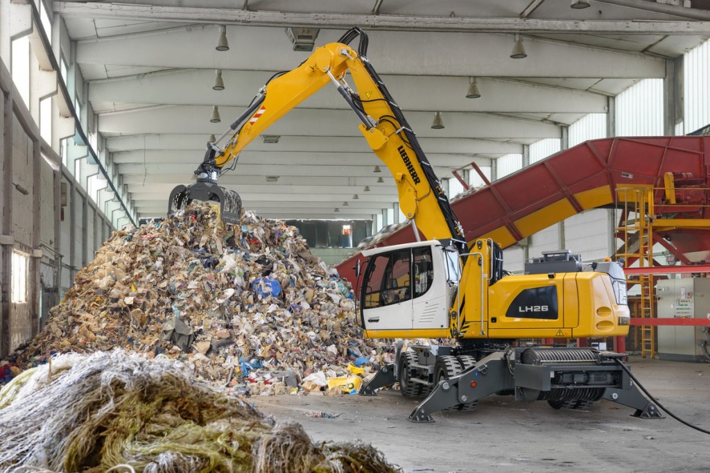 Thanks to the efficient electric drive the Liebherr LH 26 M Industry is particularly environmentally friendly.