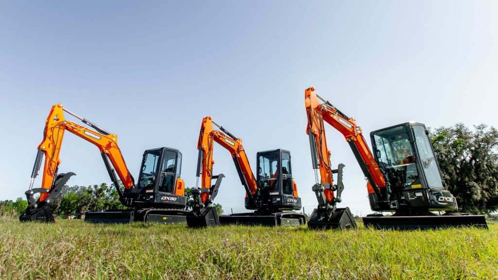 Customers can choose between a standard arm or a long-arm option. The long-arm option gives operators more dig depth and reach and reduces the amount of machine repositioning for enhanced productivity.