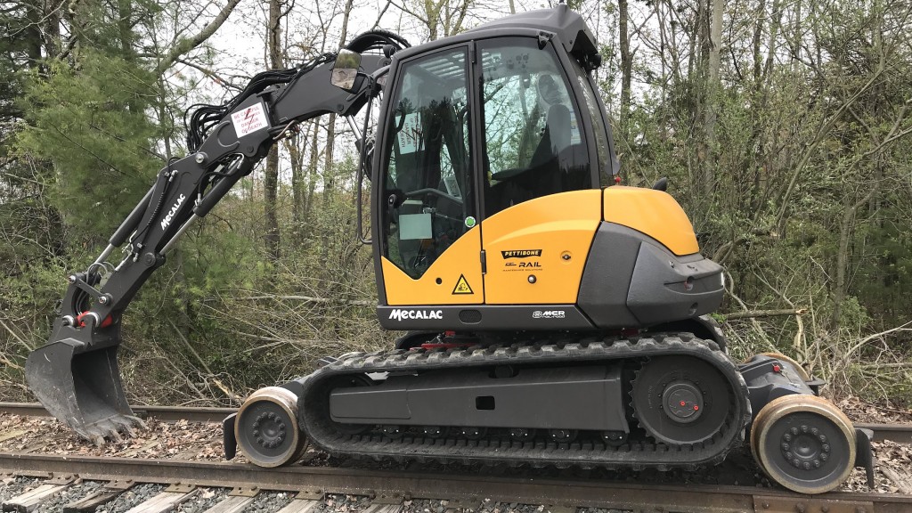 In addition to digging, the 8MCR Rail-Road excavator is also designed to provide outstanding lifting and handling functions for its size class with appropriate attachments.