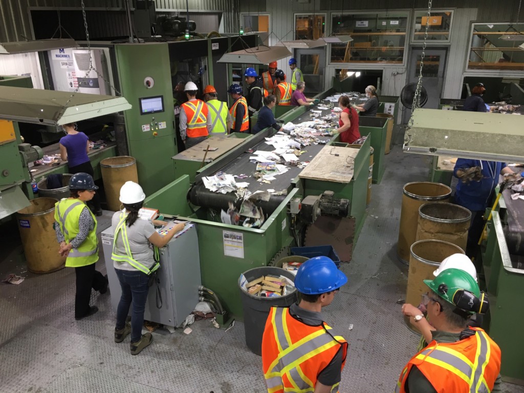 On tour at the Sani-Éco MRF in Granby, Quebec, in partnership with the Carton Council of Canada and Machinex, which recently installed two new SamurAI robotic sorting units and new optical sorting technology.