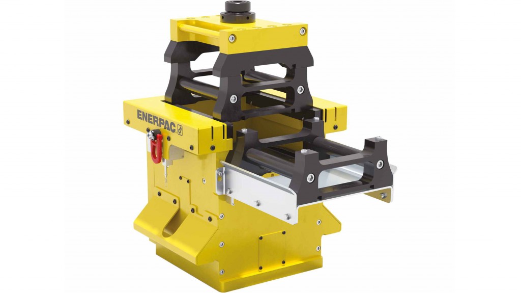 The SCJ-50 Cube Jack operates with standard 700 bar (10,000 psi) hydraulic pressure and is compatible with standard Enerpac pumps, such as the Split-Flow Pump that offers the ability to synchronously operate multiple Cube Jacks.