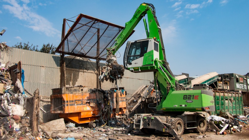 The Sennebogen 821 E loading the shredder at Clearaway, near London, England.