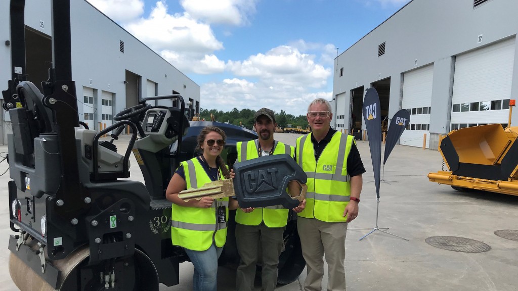 Cat marks 30,000 rollers with special-edition utility compactor award