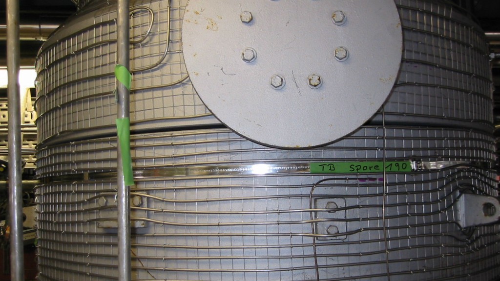 RAYCHEM Mineral Insulated (MI) heating units provide freeze protection and process temperature maintenance for high-power, high-exposure industrial heat-tracing applications. RAYCHEM Mineral Insulated (MI) heating units provide freeze protection and process temperature maintenance for high-power, high-exposure industrial heat-tracing applications.