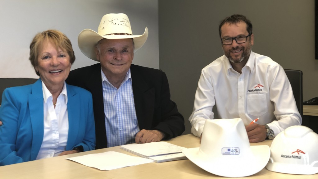 (From left to right) Legault Métal outgoing owners Aurore and Gerry Legault and ArcelorMittal Long Products Canada’s Vice President and Chief Procurement Officer François Théorêt finalize the last details surrounding the transaction.