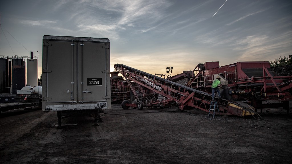 Volvo Penta-powered generator at Thompson Recycle mobile asphalt grinding site.