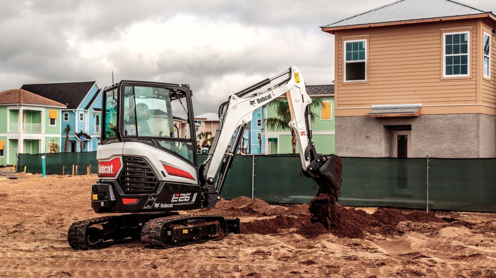 Minimal tail overhang allows the E26 to work in limited-space environments, including construction, landscaping and utility jobsites and agriculture applications.