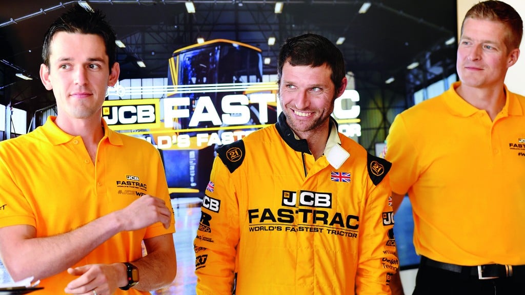 Watch JCB Fastrac set new tractor speed record