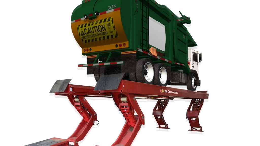 vertical lift for a garbage truck